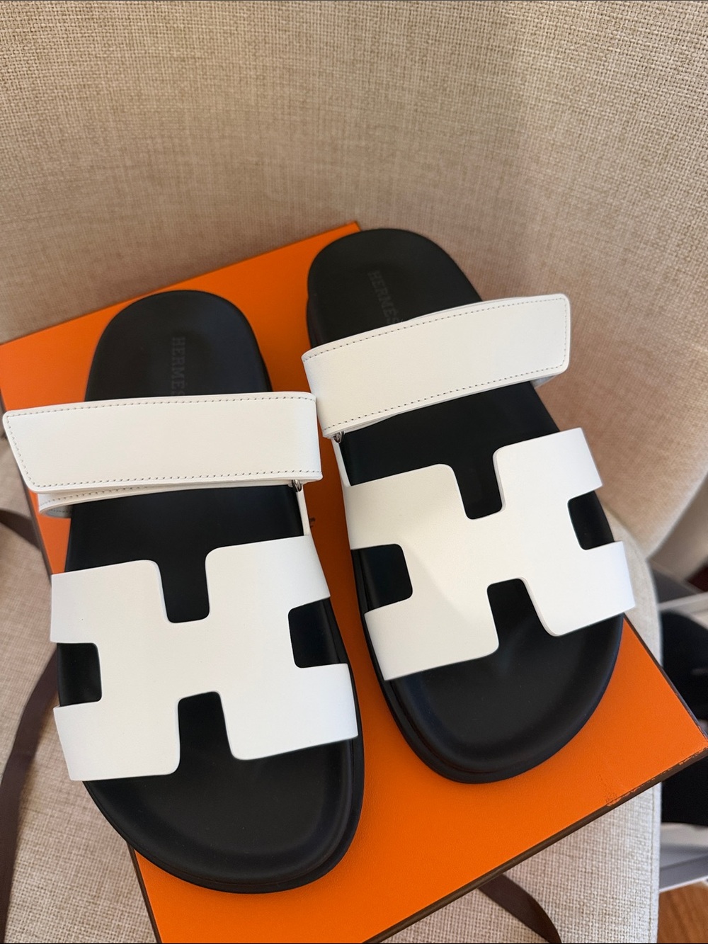 Hermès New in box Chypre Size 37 women’s. Fits US 7 smooth white leather